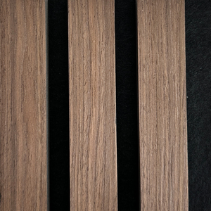 Campione di pannello acustico in impiallacciatura di rovere affumicato 150 x 120 mm