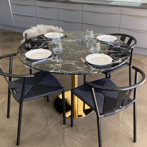 Lazio - tavolo rotondo da pranzo in marmo nero effetto con gambe in ottone/oro - Ø110 cm