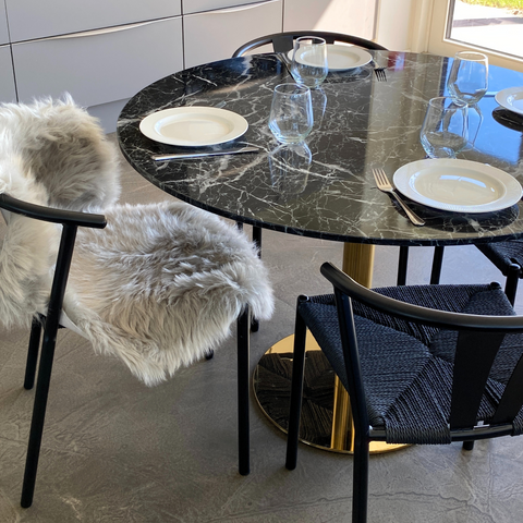 Lazio - tavolo rotondo da pranzo in marmo nero effetto con gambe in ottone/oro - Ø110 cm
