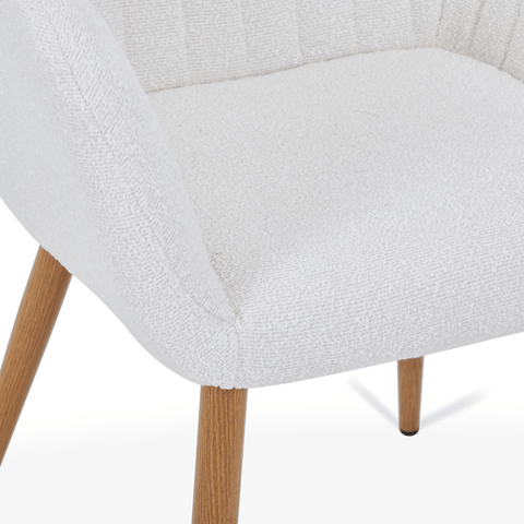 Vanessa - Sedia da pranzo con braccioli bouclé bianco e finitura in rovere